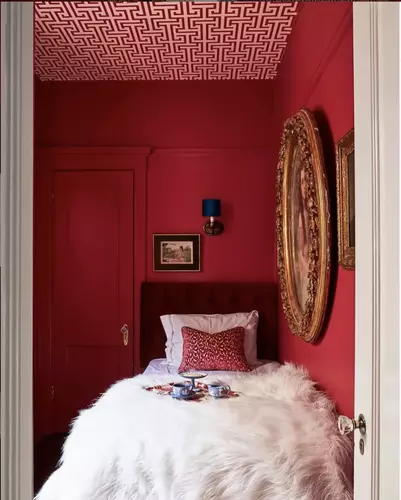 A red bedroom fit for a Leo.